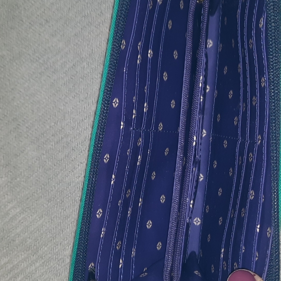 Patterned Fossil Zip Wallet - Picture 5 of 6